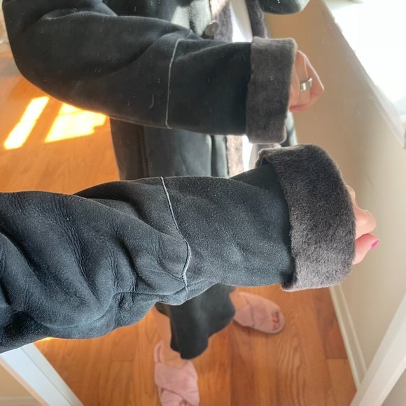 Donna Irene Shearling Button Down Coat Black and Navy - Picture 4 of 12